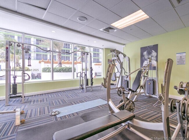 Building Photo - 1750 N Bayshore Dr