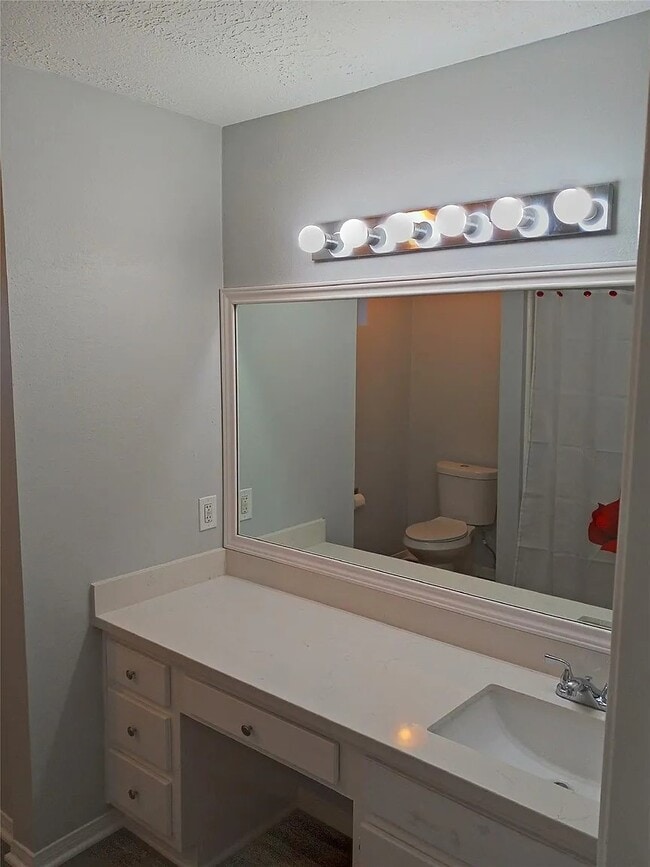 Building Photo - 800 Country Pl Dr