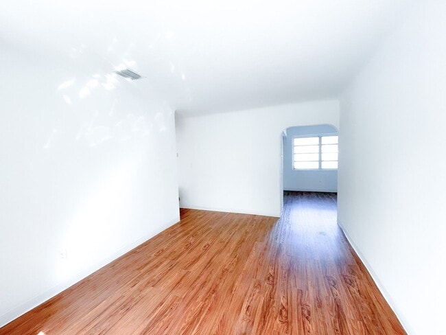 Building Photo - 3003 Residential