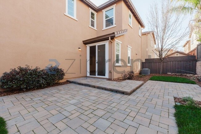 Building Photo - 873 Willow Bridge Dr