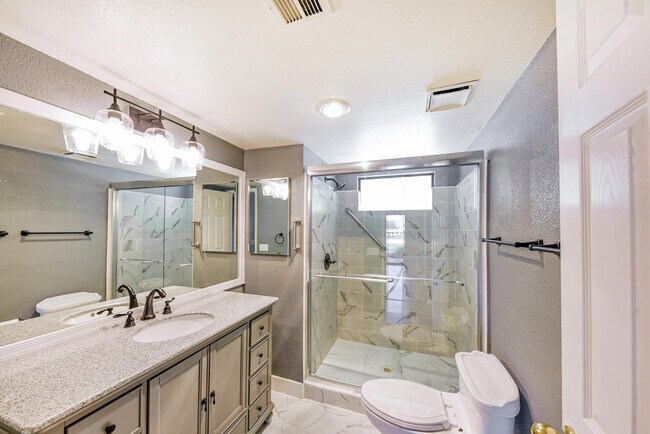 Building Photo - 40498 Bay Hill Way