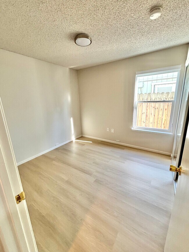 Building Photo - 8079 Darien Cir