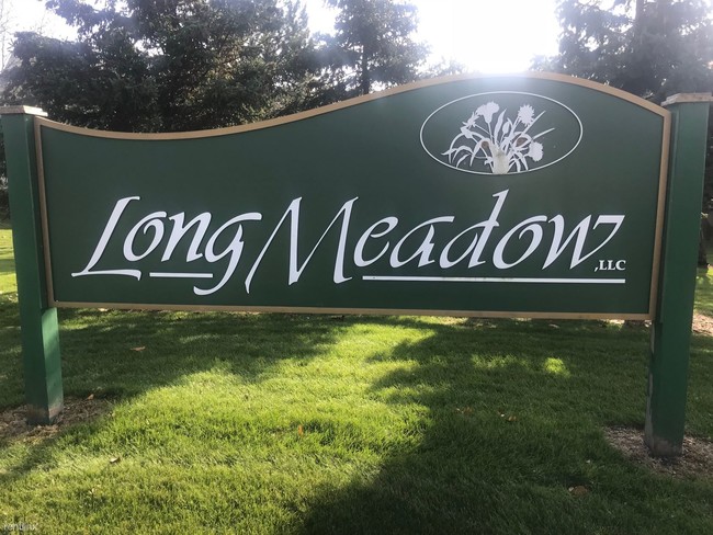 Building Photo - 2600 Woodmeadow Dr SE