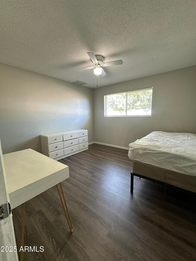 Building Photo - 3819 W Golden Ln