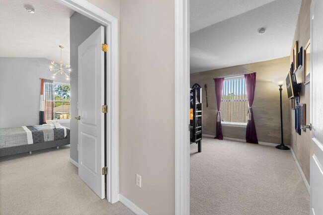 Building Photo - 453 Scrub Jay Way