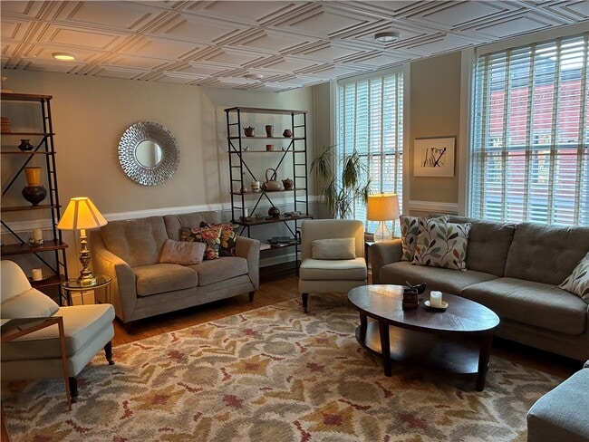 Building Photo - 136 E State St