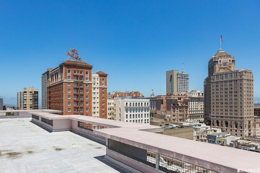 Building Photo - 1001 Pine St