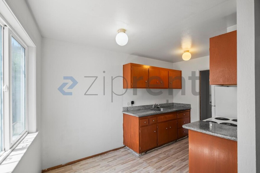 Building Photo - Unit 1