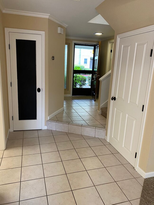 Building Photo - Cambrian 3 bed 2.5 bath townhouse available!