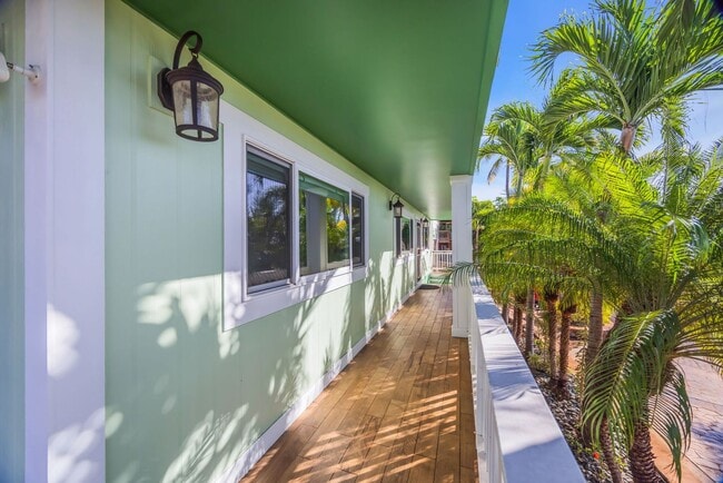 Building Photo - 1276 S Nahale Pl