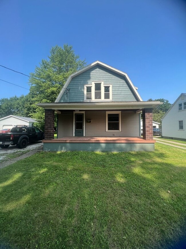 Primary Photo - Large Remodeled 4 bed 2 Bath - Girard Pa