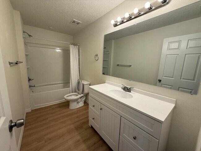 Building Photo - ***COMING SOON *** Modern Open-Concept Home Near I-75 & Downtown Ocala AVAILABLE SEPTEMBER 1