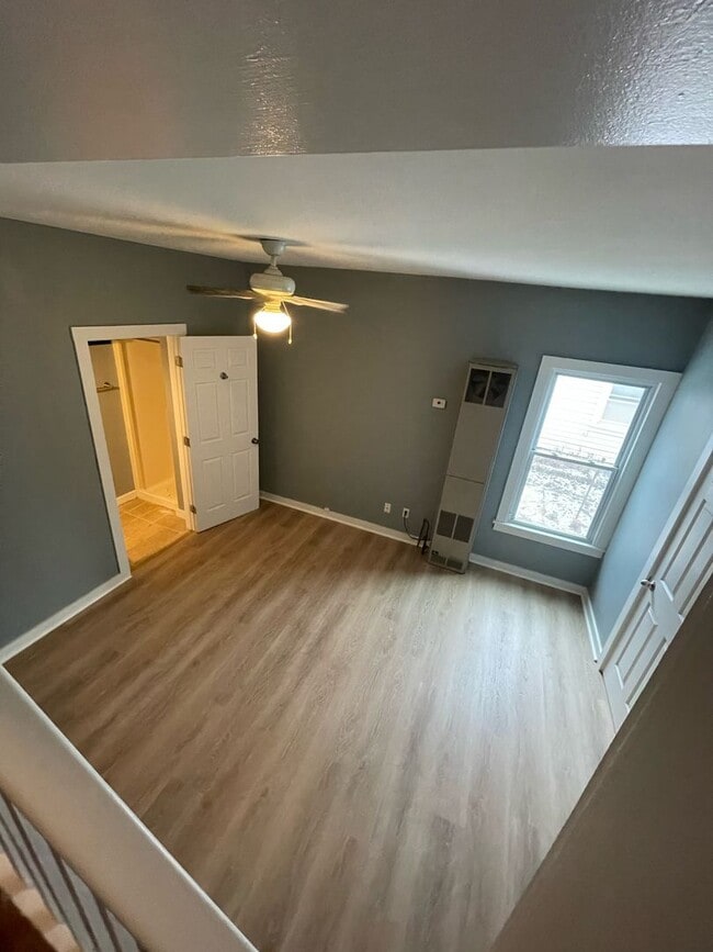 Building Photo - 111 River St