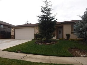 Building Photo - Lovely 4 Bedroom Home!