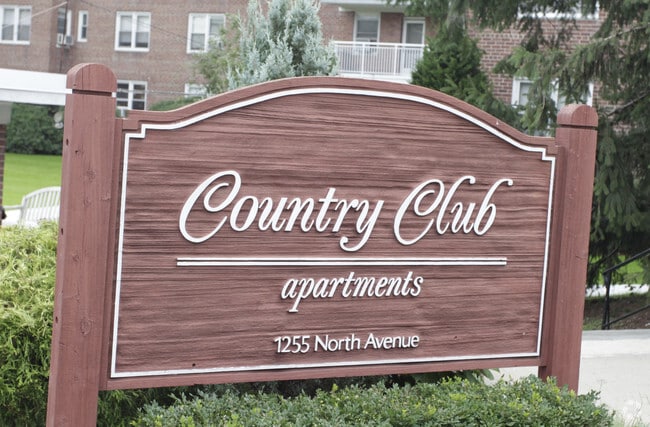Primary Photo - Wykagyl Country Club Apartments