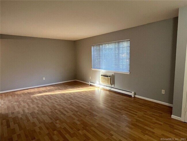 Building Photo - 7 Eden Ct