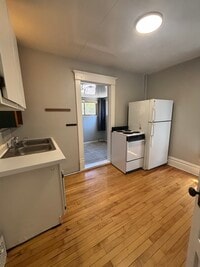 Building Photo - 411 Dodge St