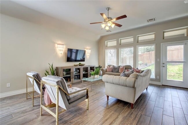 Building Photo - 18505 McKay Cove