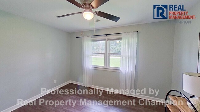 Building Photo - Furnished and Updated 4 BD/2.5 BA Home wit...