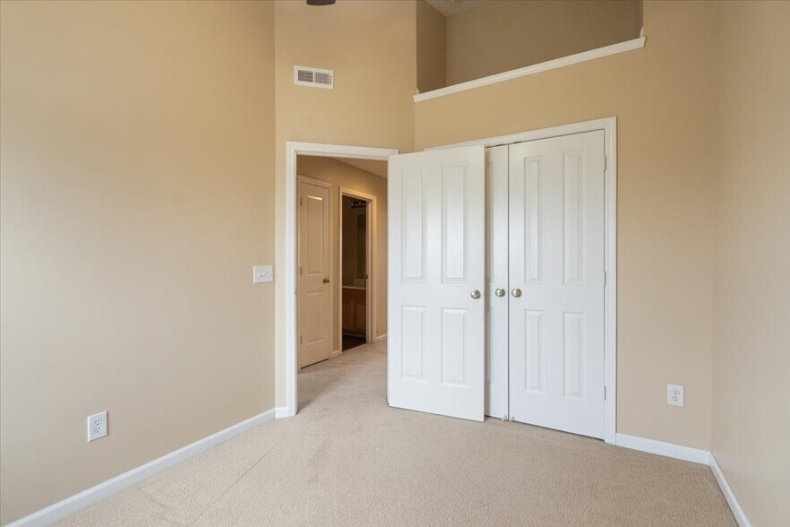 Building Photo - 13310 Golden Gate Dr W