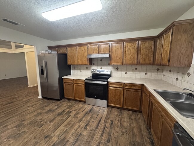 Building Photo - 1801 Thomas Ct