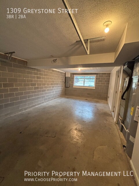 Building Photo - 1309 Greystone St