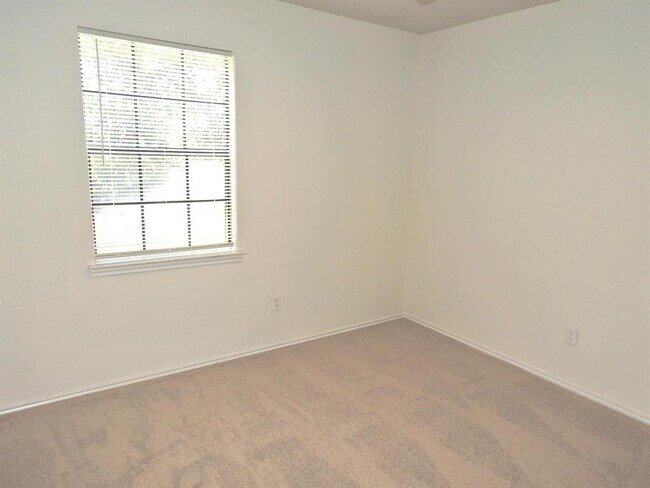 Building Photo - 2107 Creekshire Dr