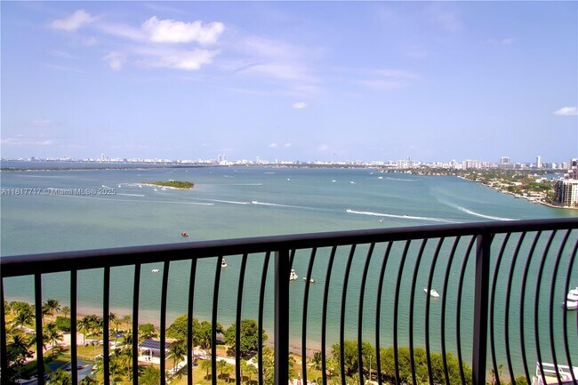 Building Photo - 1750 N Bayshore Dr