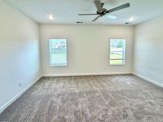 Building Photo - 145 Summer Rose Ln