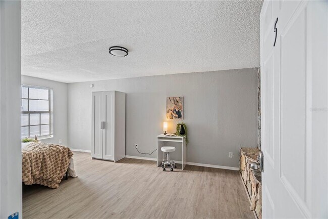 Building Photo - 4220 E Powhatan Ave