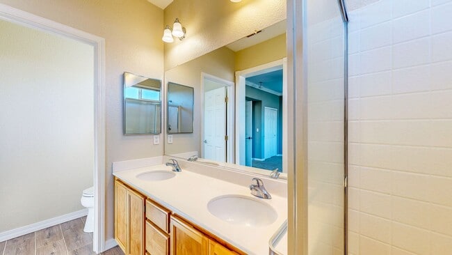 Building Photo - Bright two story 3 Bedroom 2.5 Bathroom Ho...
