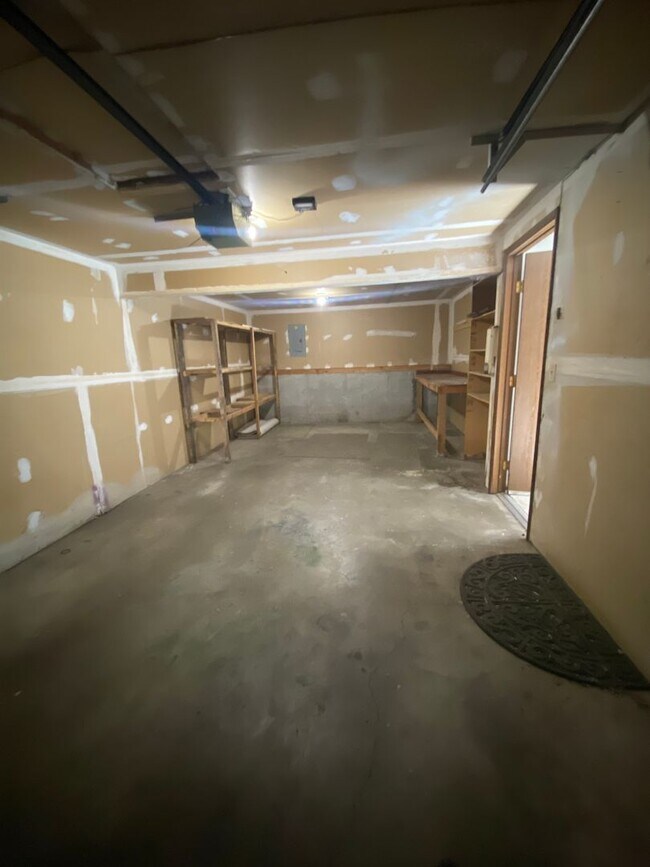 Building Photo - 2531-2533 E 27th Ave