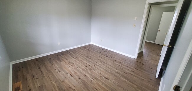 Building Photo - 514 Foxwood Dr