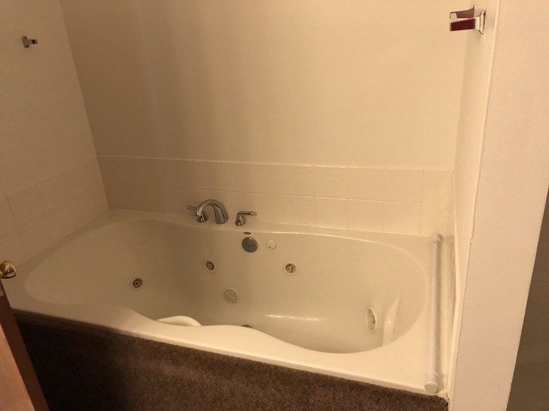 Building Photo - 429 N Park Ln