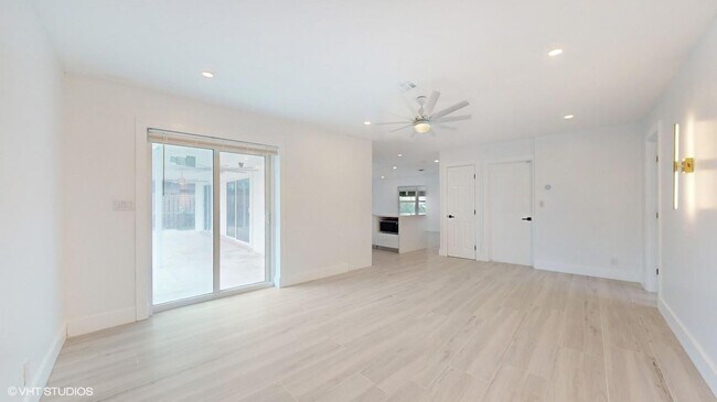 Building Photo - 4761 NE 28th Ave