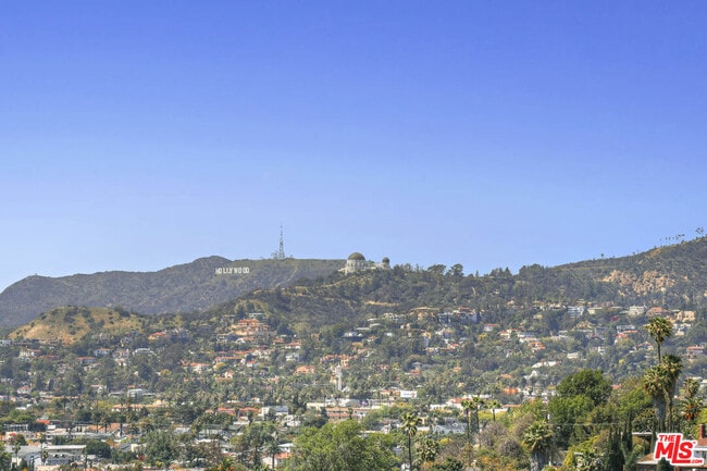 Building Photo - 1811 Edgecliffe Dr