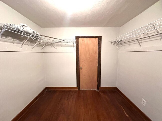 Building Photo - Versatile 2-Bedroom Home with Bonus Room and Spacious Yard