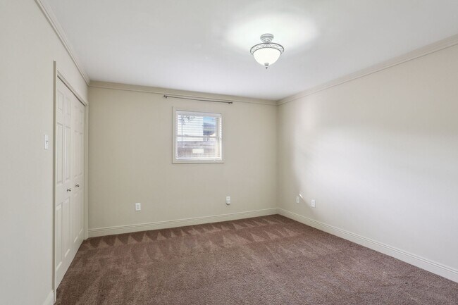 Building Photo - 6870 Argonne Blvd