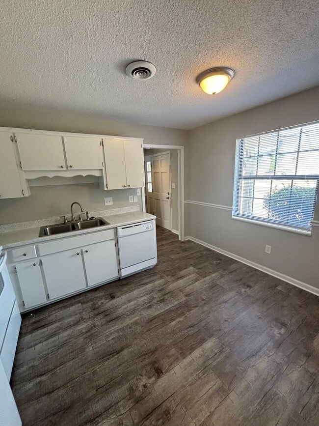 Building Photo - 1837 Lively Rd