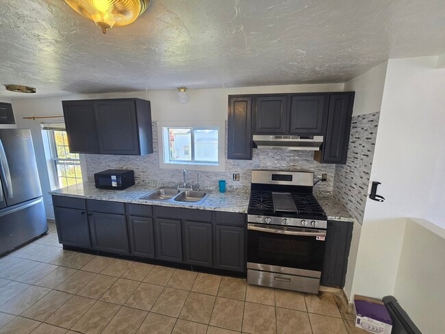 Building Photo - 176 Green St