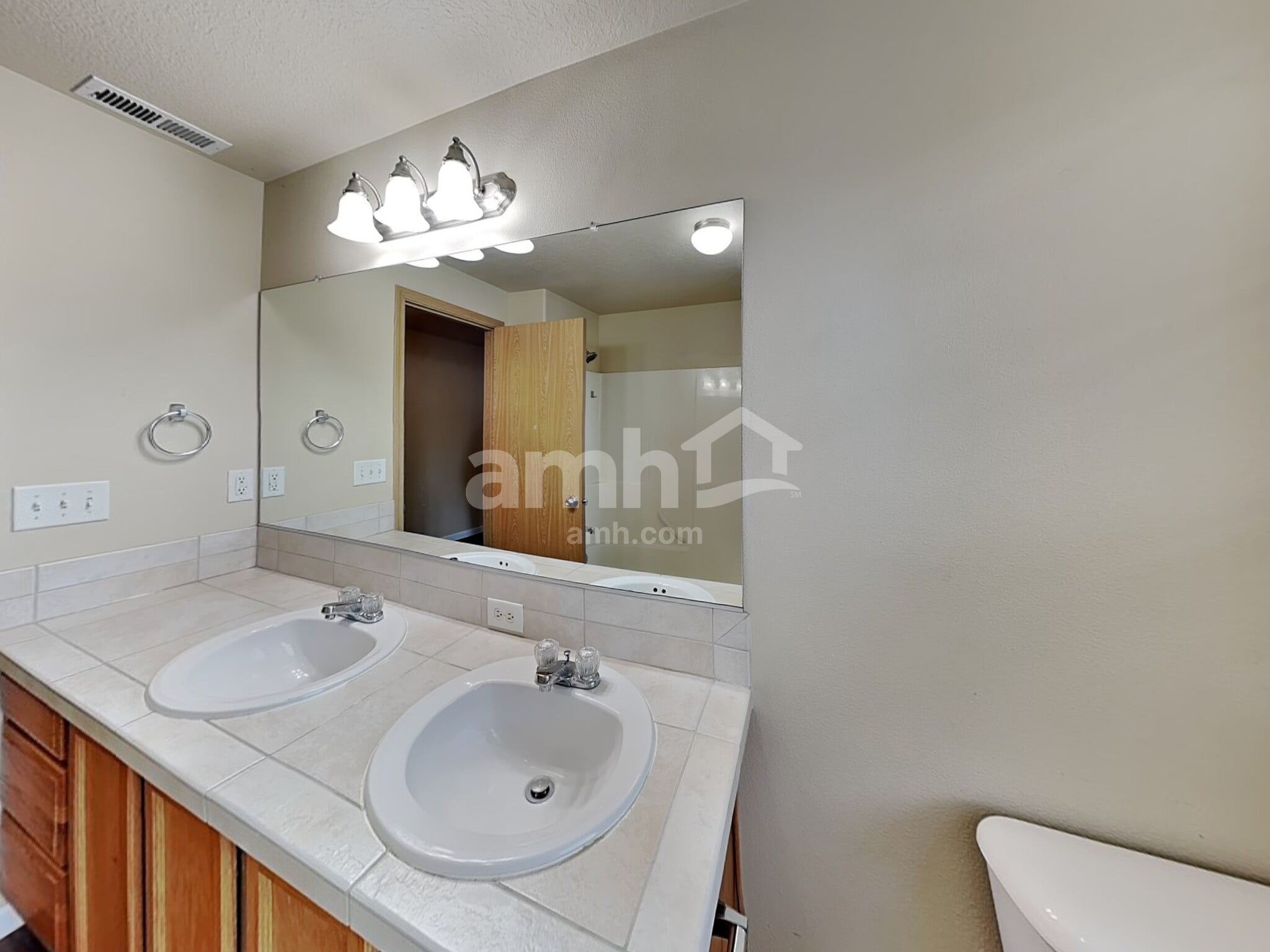 Building Photo - 37828 Hamilton Ridge Dr