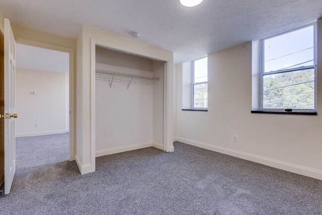 Building Photo - 182 W Warrington Ave