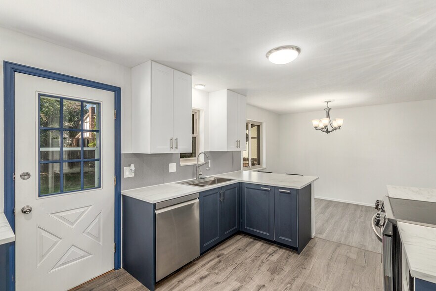 Building Photo - 1549 S Evanston St