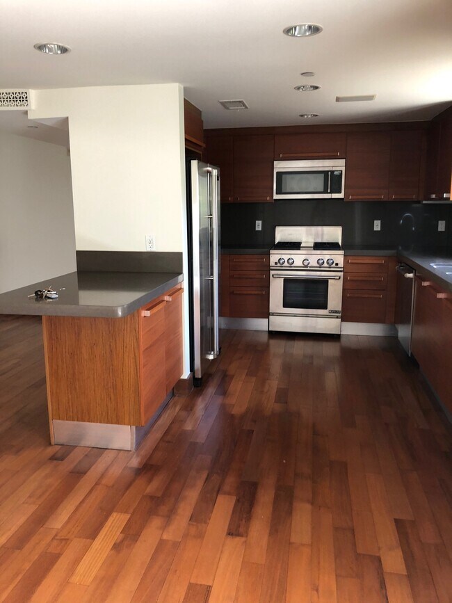 Building Photo - 1243 Franklin St