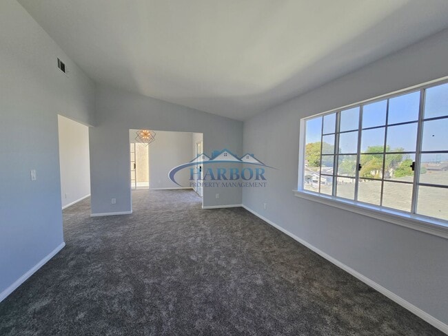 Building Photo - Beautifully Updated 3-Bed, 2-Bath Townhome