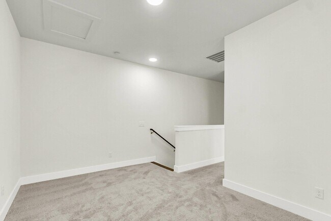 Building Photo - 254 Symphony Ave