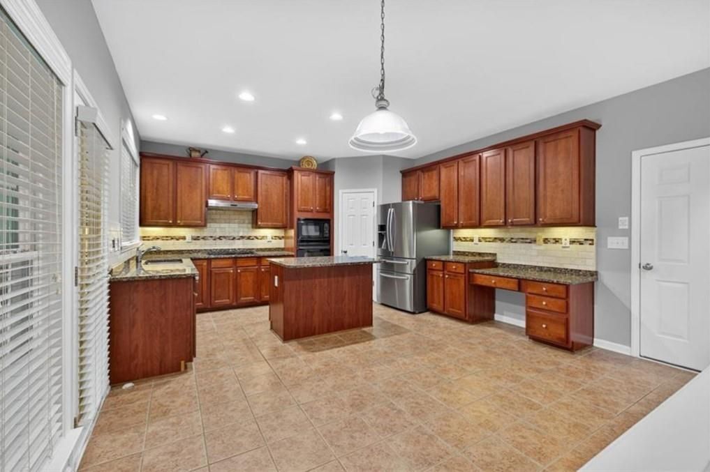 Building Photo - 740 Mayfair Ct