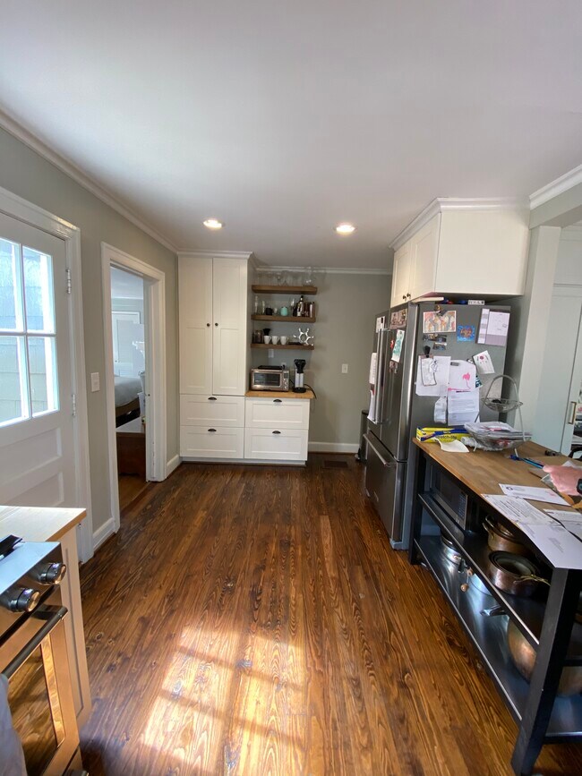 Kitchen - 1427 Melrose Pl