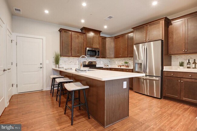 Building Photo - 43792 Middleway Ter