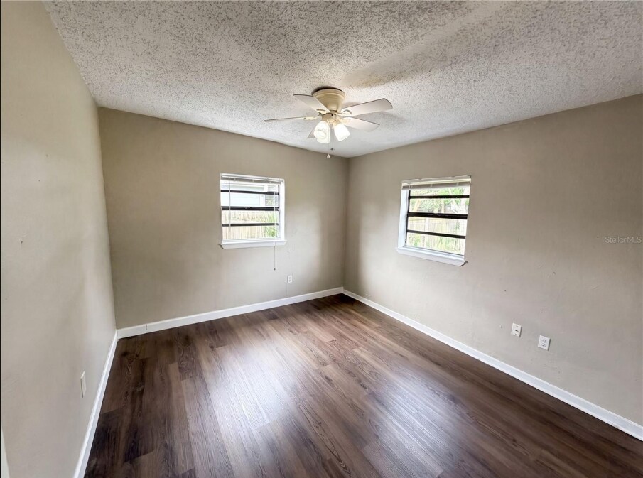 Building Photo - 702 S Solandra Dr